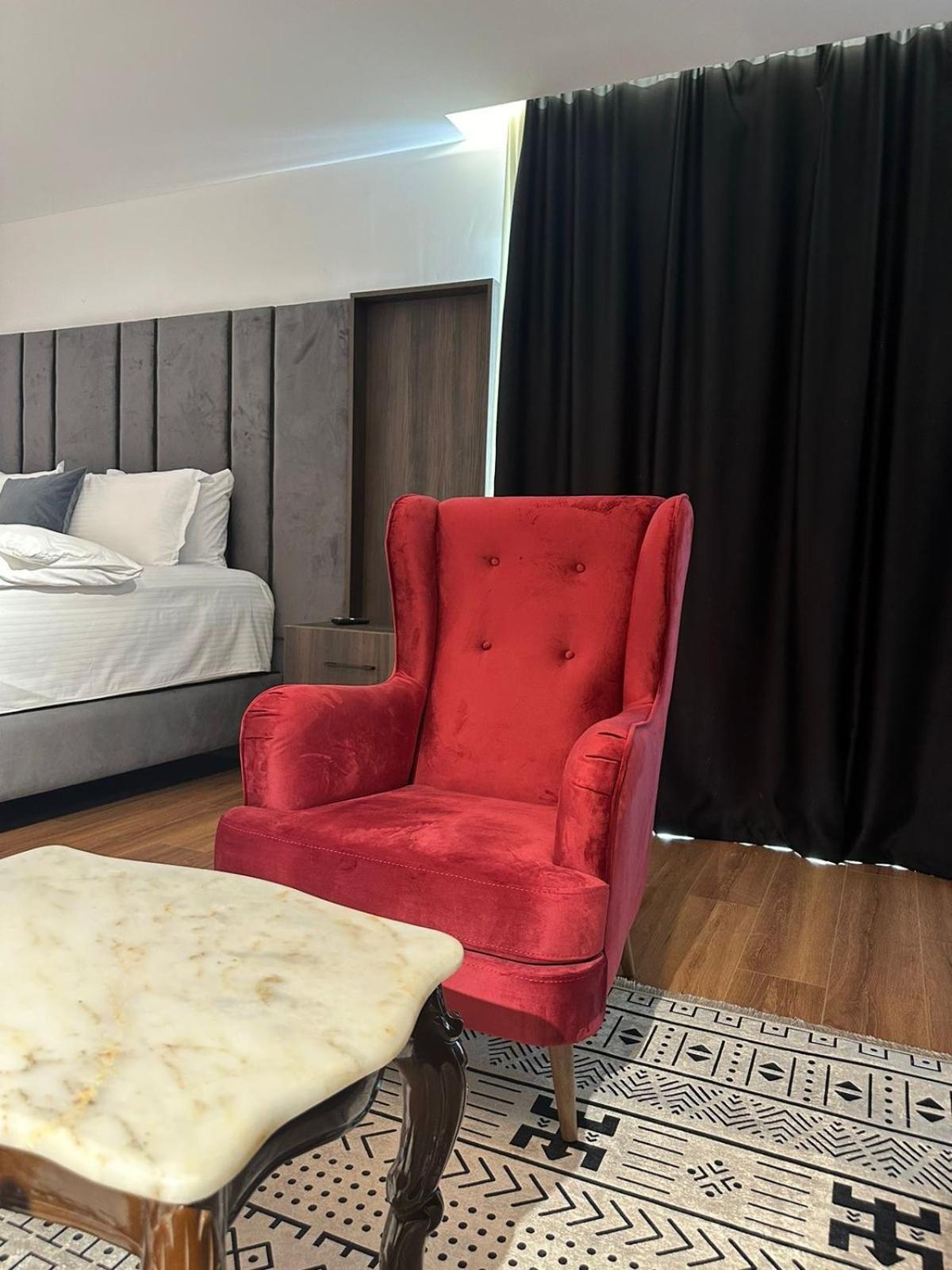 Hotel Europa Prishtina プリシュティナ エクステリア 写真