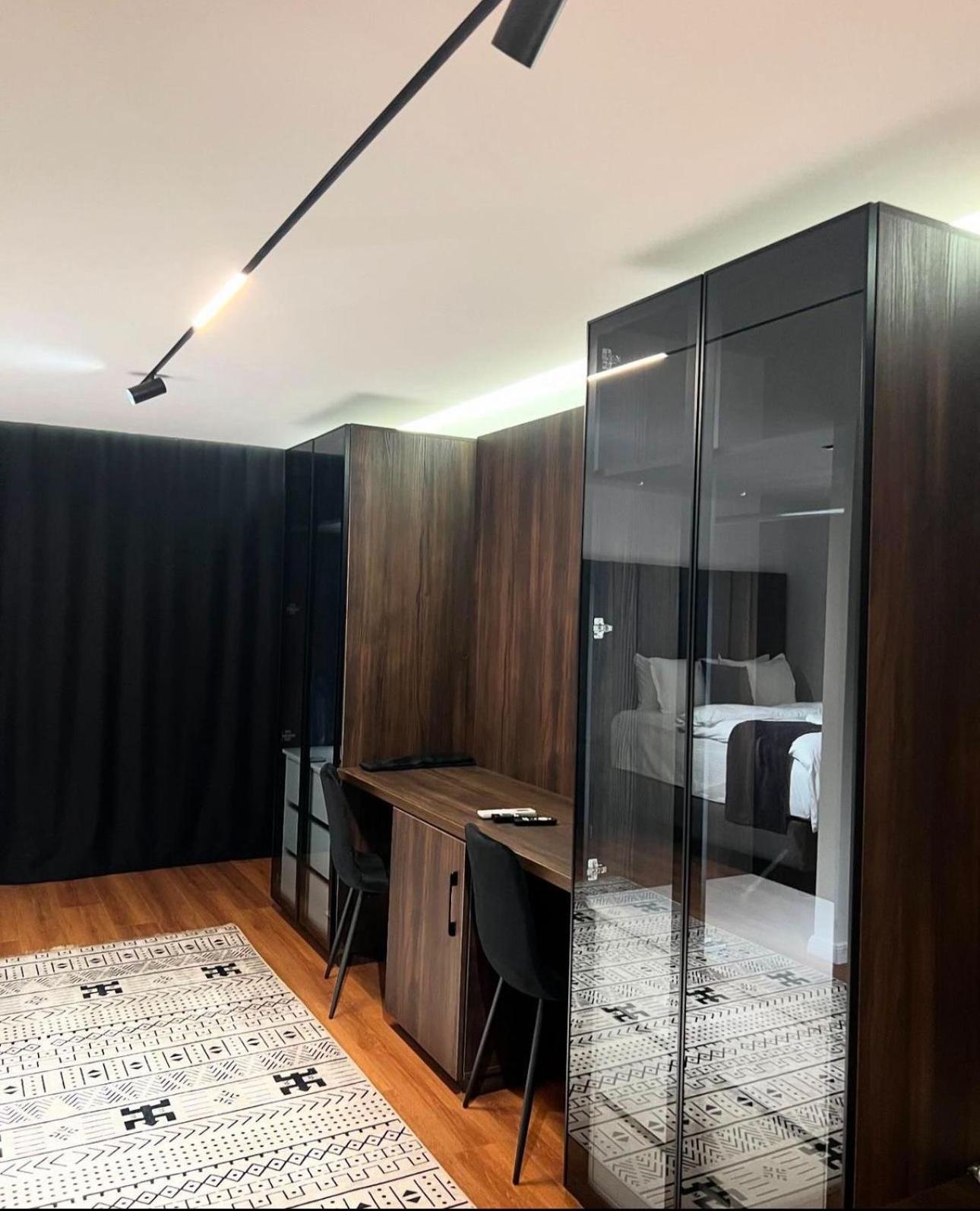 Hotel Europa Prishtina プリシュティナ エクステリア 写真