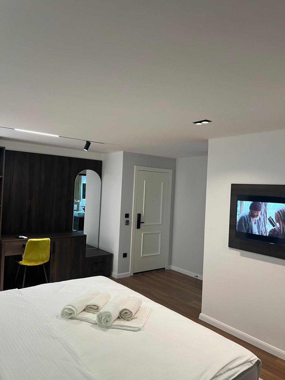 Hotel Europa Prishtina プリシュティナ エクステリア 写真