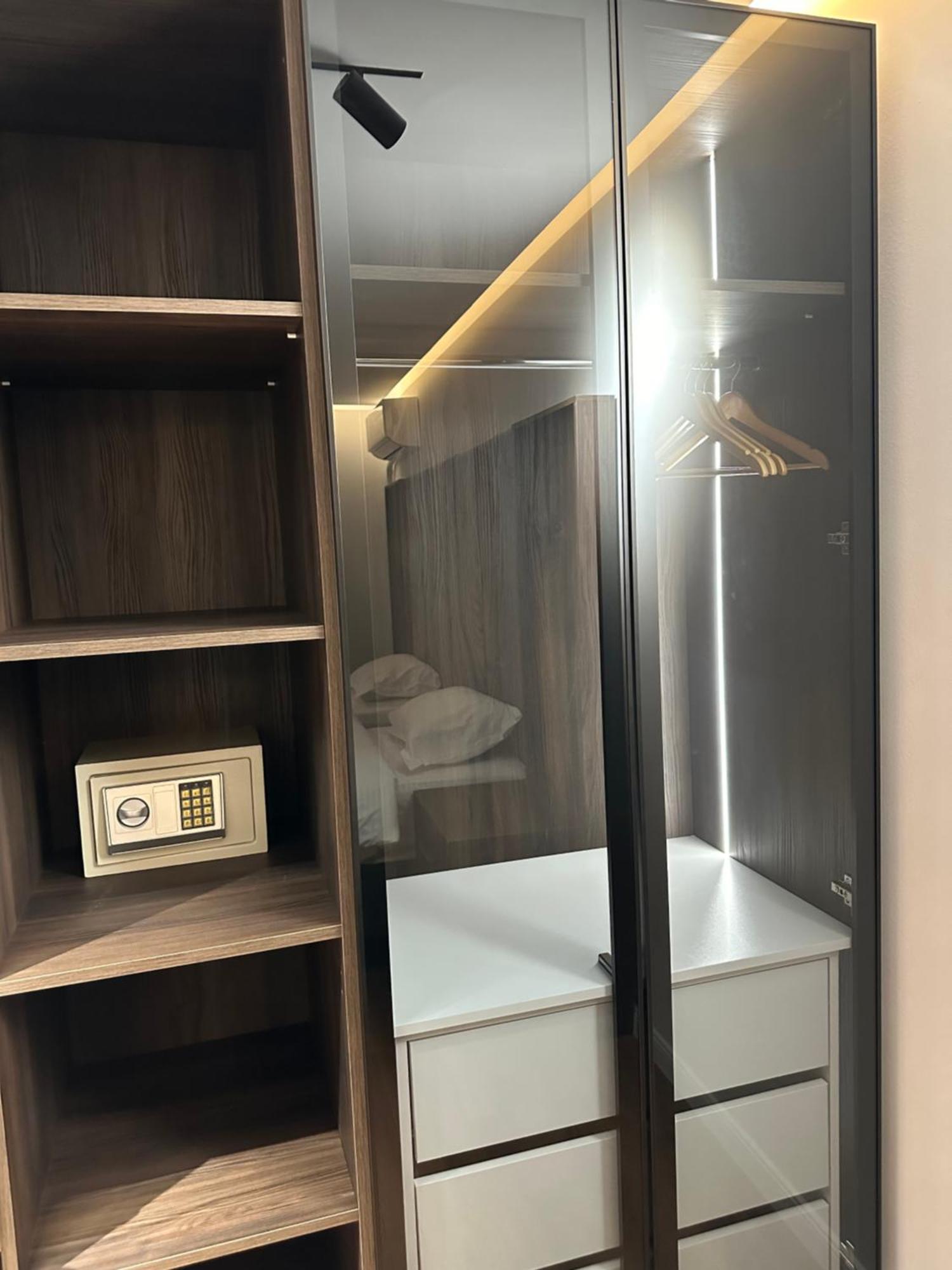 Hotel Europa Prishtina プリシュティナ エクステリア 写真