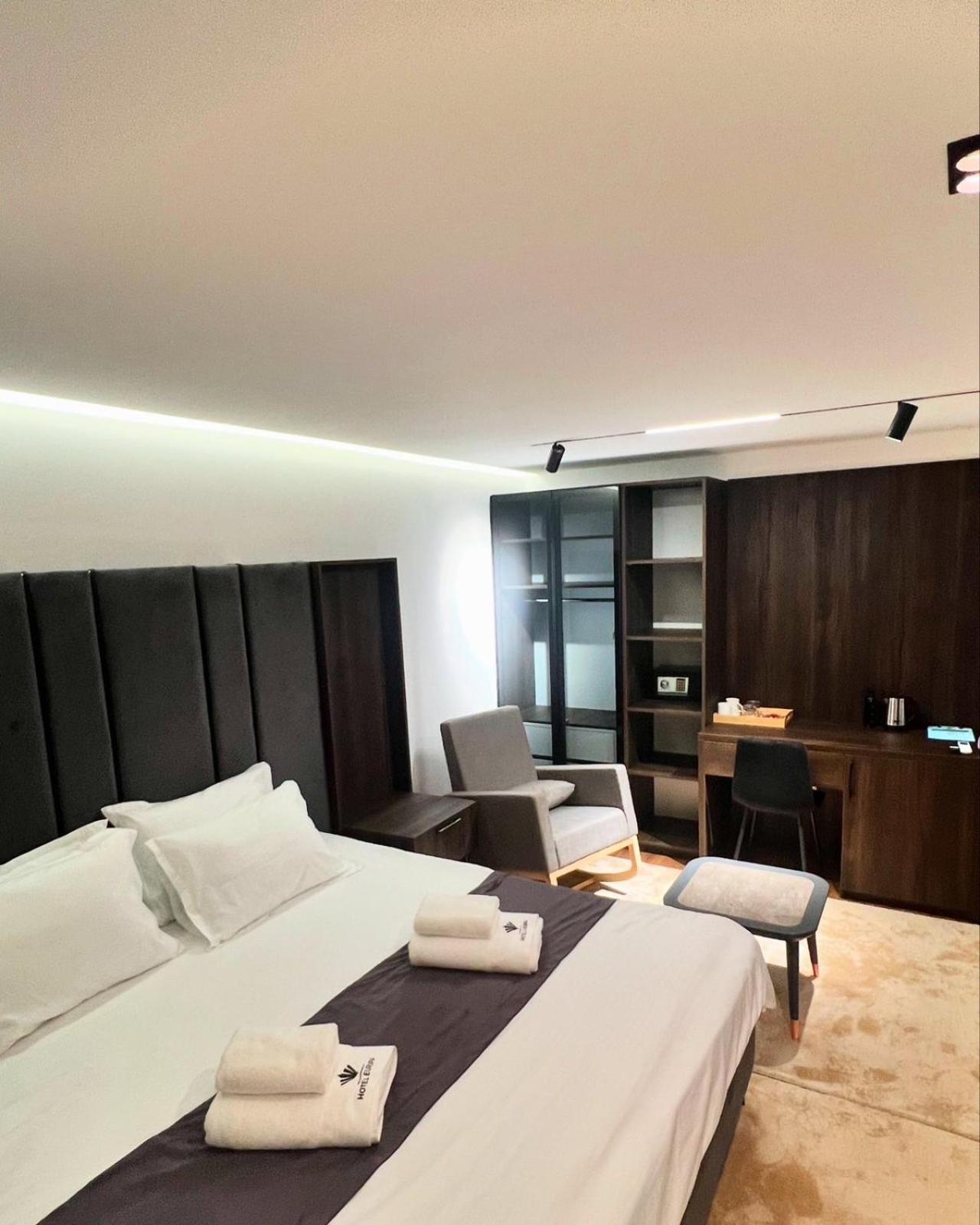 Hotel Europa Prishtina プリシュティナ エクステリア 写真
