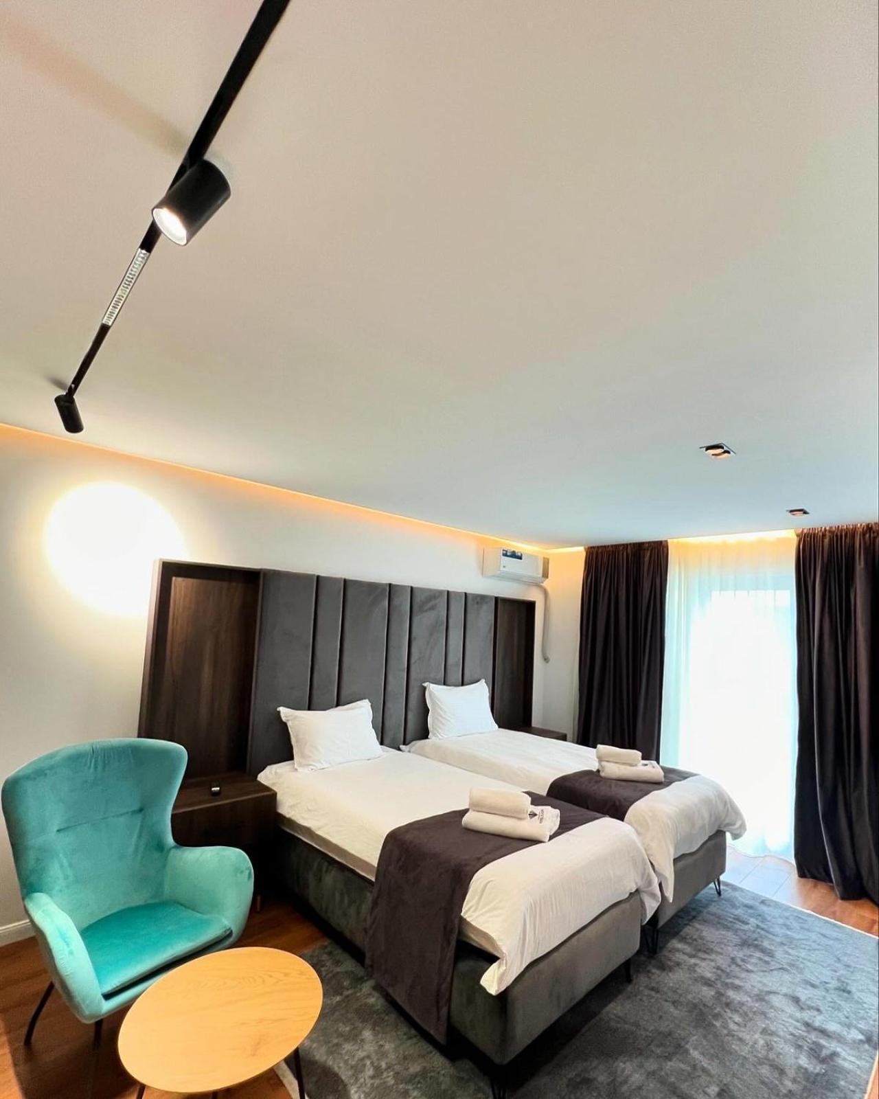 Hotel Europa Prishtina プリシュティナ エクステリア 写真